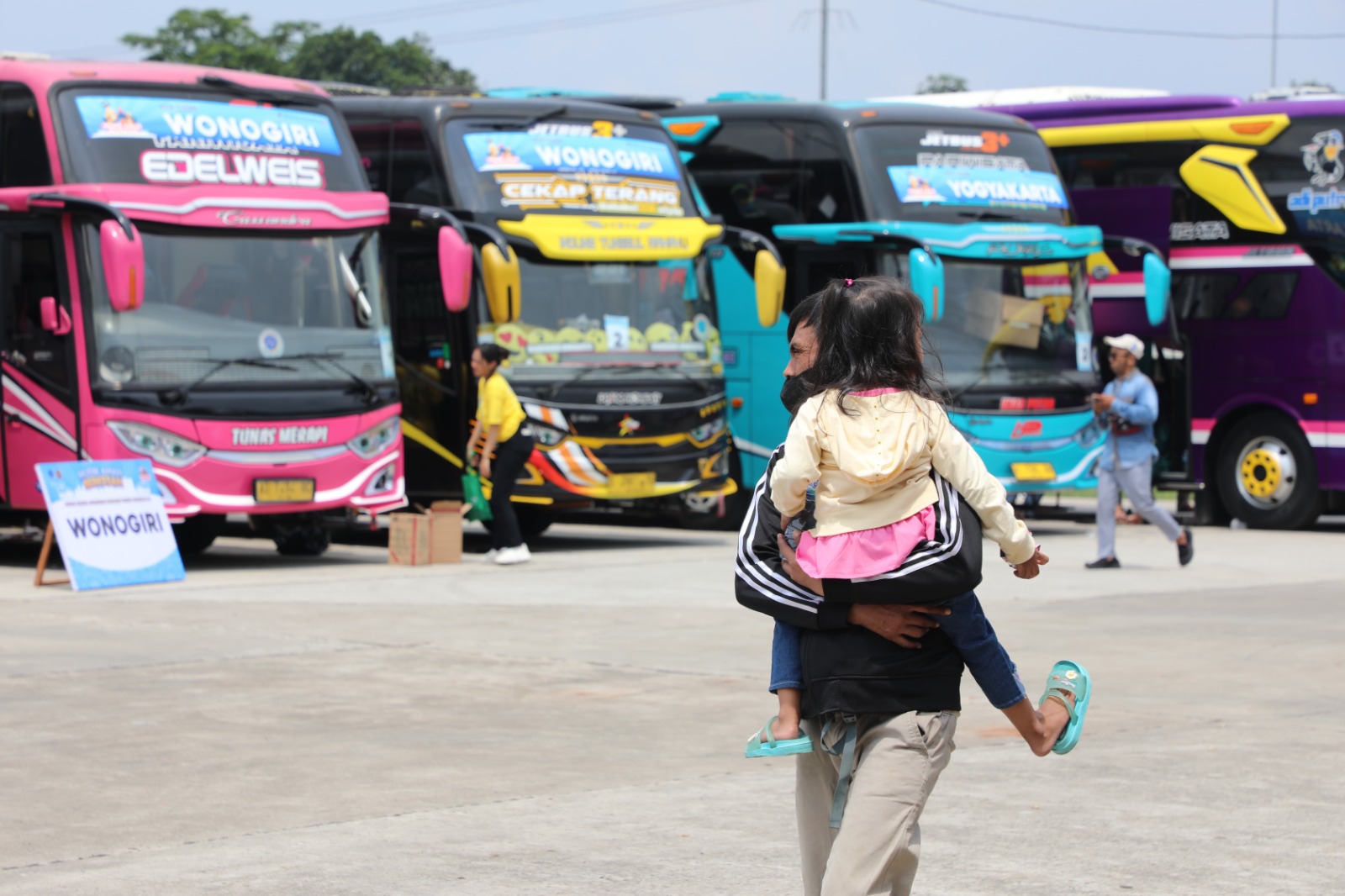 Pemprov DKI Berangkatkan Ratusan Bus Mudik Gratis ke Berbagai Provinsi
